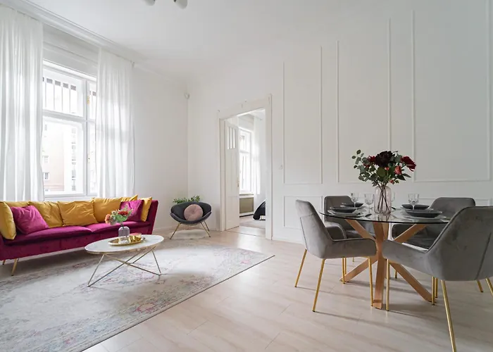 Luxury Residence By Castle District, Free Parking
