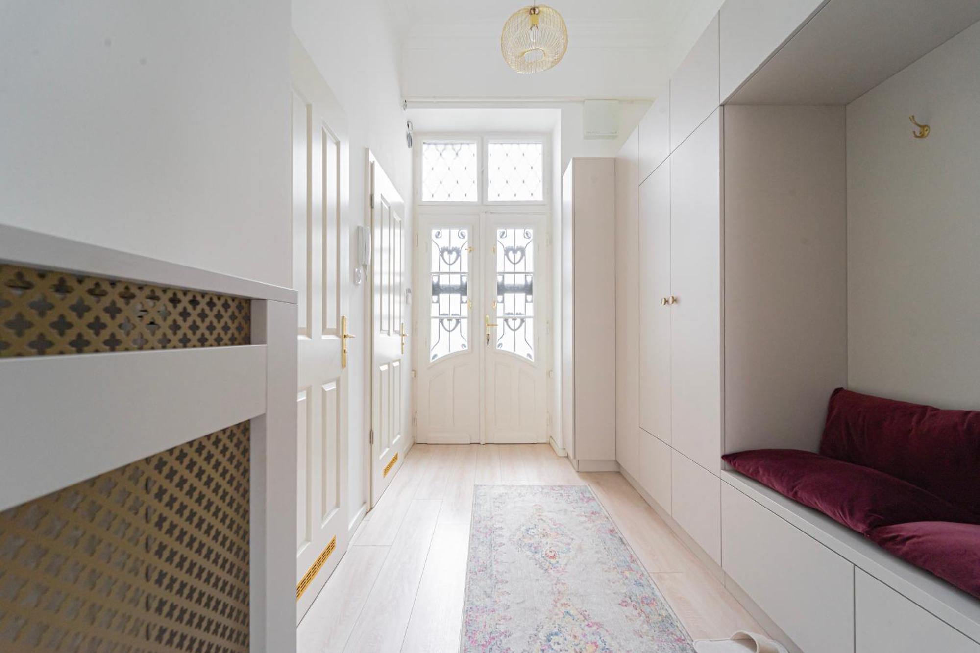 Luxury By Castle District, Free Parking Apartment *